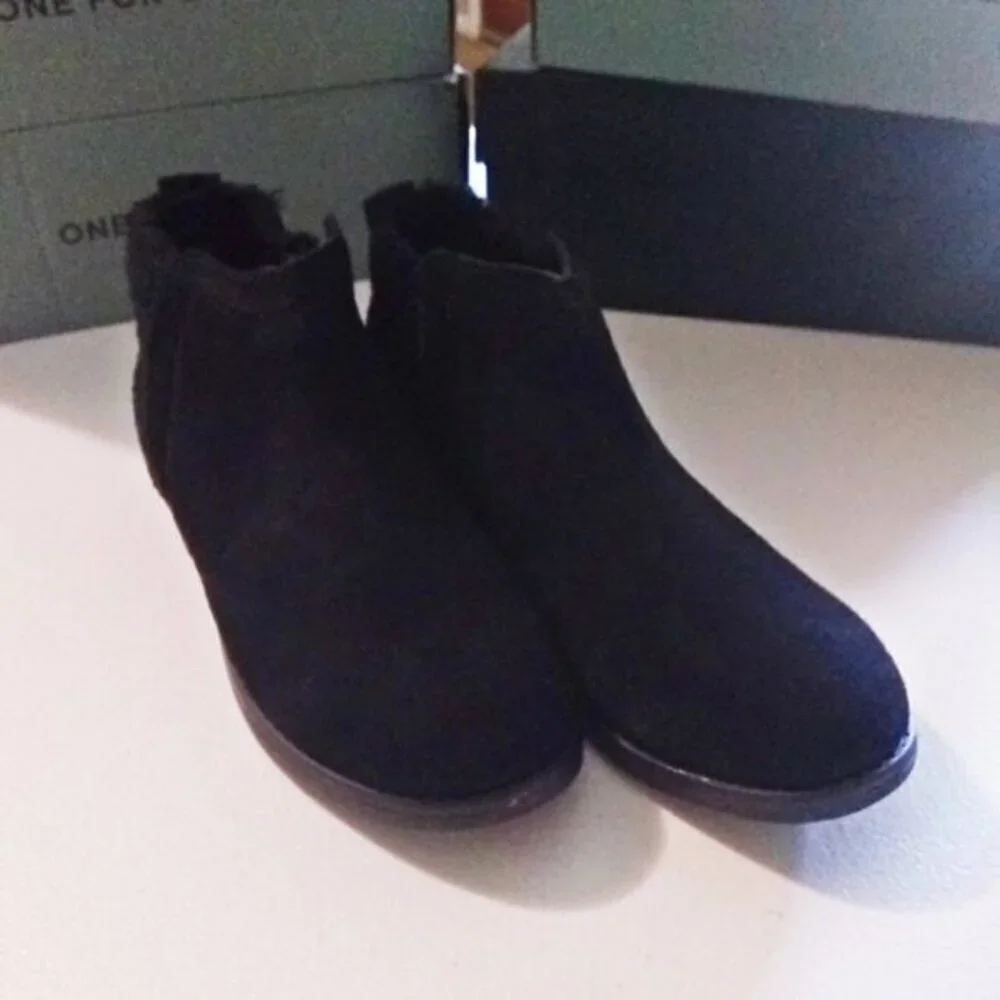 NIB ~ Toms 